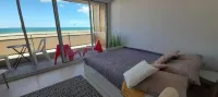 Studio, Lumineux et Doux Face à la Mer. Wifi et Parking Privé