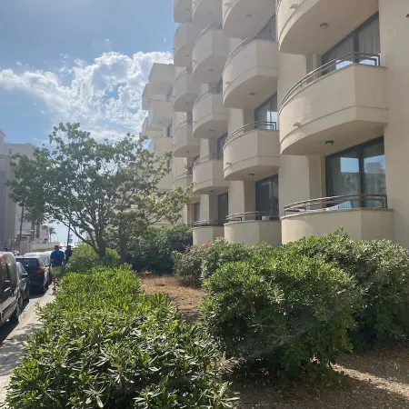 Arrive near the beach & feel good.