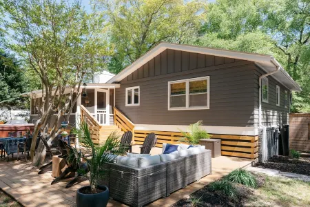 Peaceful Beach Retreat in Southern Shores.Beach Front Parking Passes Included