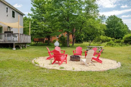 Spacious villa in the heart of Pocono w Game room near casino,Kalahari,Ski,pools