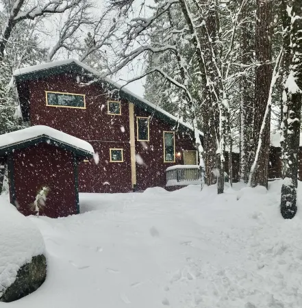 Yosemite Riverside Retreat - Gorgeous Views! Wood burning Stove!