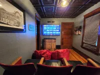 The Bluebell Manor - Home theater- Walk to Downtown