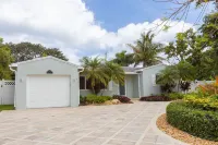 Beautiful Remodeled Pool Home in the Heart of Downtown Delray Beach! - 4 étoiles