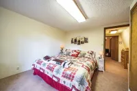Modified A Frame Cabin.King bed. Only mins. from Ski Cloudcroft and the village. - balcony