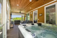LAKEVIEW GETAWAY adjacent to Floating Mill Park