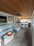Charming 1-bedroom Guesthouse in amazing Ozona with Free Parking & WiFi