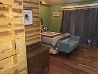 Mountain Peaks Inn, GREEN MOUNTAIN SUITE, Downtown Hill City Hotels in Hill City