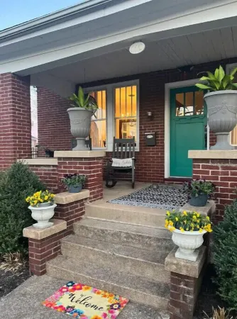 Historic Downtown 1910 Brick 2-Story Home. Dog Friendly. Walk to Everything Отели в г. Franklin County