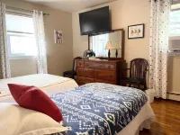 Charming three bedroom home with spacious deck, near Elk Creek 費爾維尤住宿飯店