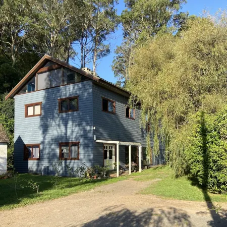 6 Bed, 4 Bath, 3 Level Renovated Barn, 1400m to Bowral Centre, 320m2, Peaceful