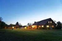 Yellowstone Inspired Lodge - Two Fireplaces