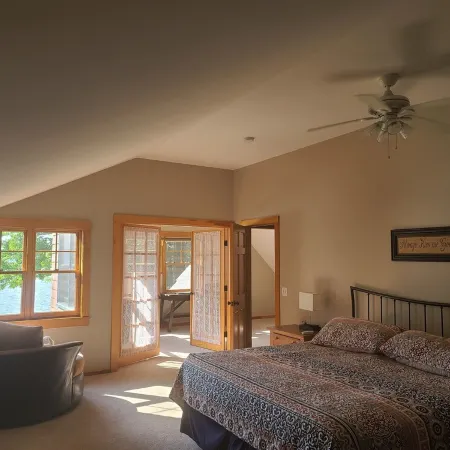 Gorgeous Waterfront with Dock & Mountain Views on Winnisquam - Sleeps 10
