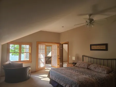 Gorgeous Waterfront with Dock & Mountain Views on Winnisquam - Sleeps 12