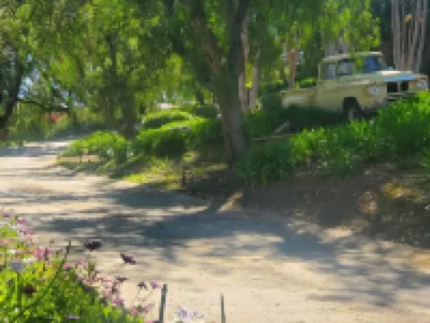 Detached guest house on private gated Spanish Estate with a pool, Temecula close フォールブルックのホテル