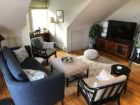 Charming 1 bedroom apartment in welcoming & walkable historic Waterbury Village