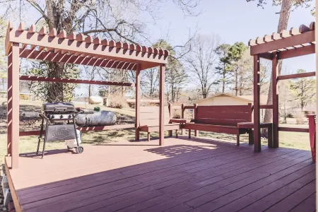 2 Bedroom Home less than 2 miles to Jacks Fork River