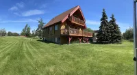Perfect Alaskan Get away! Comfy, cozy, and remote…you will not regret it.