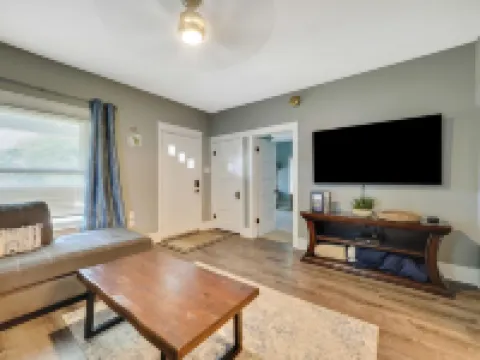 Charming Home Near Downtown and Golf Courses