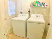 King Bed/Sleeps 4/Furnished Private APT/In-Unit Washer Dryer/Smart HDTV