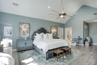 Private home with pool on 3+ acres within 15 minutes of Round Top & Brenham!