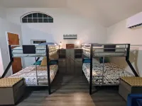 Mountainside Cabin in Medicine Park-Stunning Views-Borders Ft. Sill-Sleeps 16