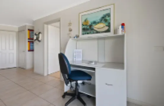 Resort Style Apartment (Ground Floor) - Pool & More. Pets Welcome.