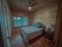 Charming Cabin 3BR/3BA-Family & Pet Friendly!