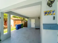 Grey Manor – Spacious 3Br/2BA Hallandale Home, Heated Pool & Smart Amenities ハランデール・ビーチのホテル