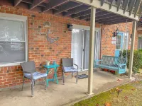 Lovely 2 bedroom condo walking distance to Beach Condominium - Entire home