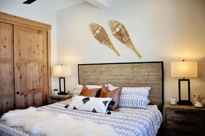 BRAND NEW Contemporary 2 BR near Winter Park Ski Resort on Shuttle w/priv hottub Hotels in 