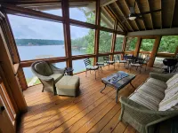 Lake Front w/ Sunset Views, Screened-in Porch / 1x Boat Slip / 2x Kayaks Hotels in Walker County