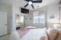 Stunning House W/ Karaoke, Pool, Hot Tub, Games