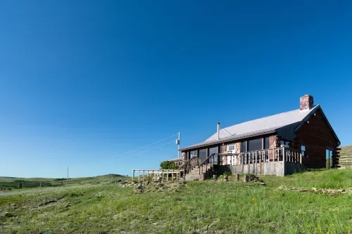 East Glacier Cabin w/ Stunning Views of the Rockies! 30 min from 2 GNP entrances