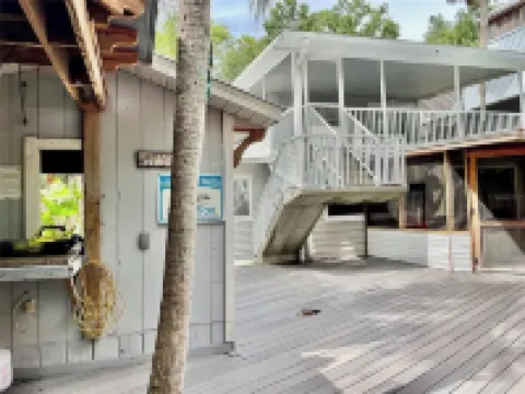 Main river home: Jon boat with trolling motor and hot tub!