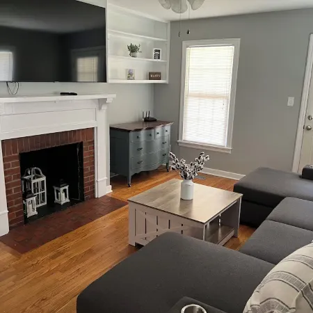 Super Cozy Cottage is updated, fully stocked and close to Downtown Thomasville!