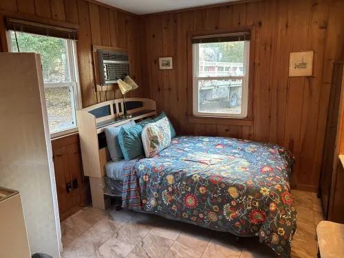 3 Bedroom Adirondack Cabin 400m From Lake, 10 min to Lake George, 20 to Saratoga Hoteles en Lake Luzerne