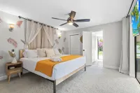 Bohemian Tropical Paradise Palm Harbor. Pool Home. 10mins to Honeymoon Island. 쿠를루 레이크스 쇼핑센터 주변 호텔