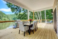 Spring Specials! the London Treehouse: Lakefront + Dock