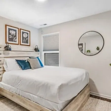 Traveling worker-ready Transitional Modern Home!
