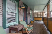 Artfully furnished guest house