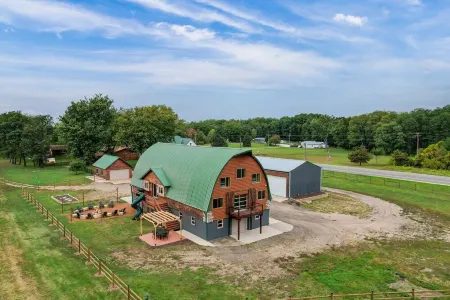 Barnhouse! Mini Golf, Slide, Theater, Arcade/Games, Pool/Hot Tub/Sauna, Home Gym