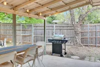 Pool & Gameroom, pet friendly, 10 Minutes from South congress, 20 from Downtown