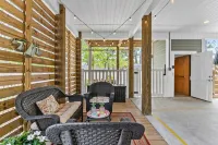 Swimming Pool, Elevator, Fire Pit, EV Charger, Pickleball, Walk to Beach!