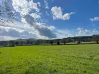 Whatley Cottage, Rural Retreat. Pet Friendly.