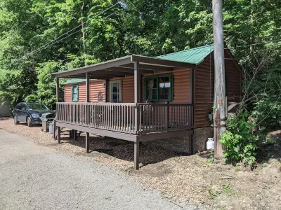 Log Cabin on the Water - Free Kayaks!