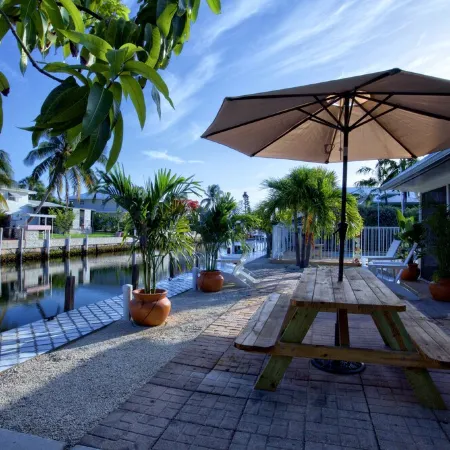 Casa Chiquita - 3/2 Pool - Waterfront - 75’ Dock - Ground Level