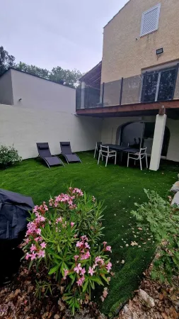 Appartement Attenant à Notre Maison Principale Отели в г. Коркон