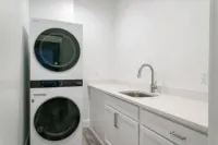 Legacy II- Walk to Notre Dame. New 6 bedroom 5.5 bathrooms,  sleeps up to 14