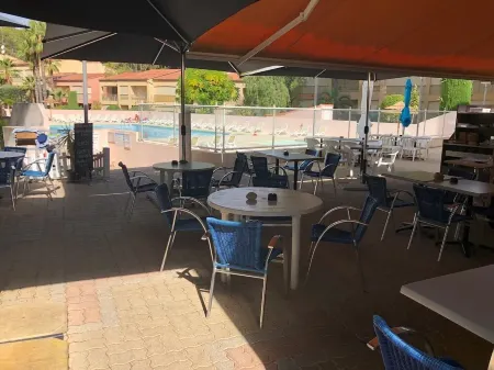 Logement de Vacances, Avec Piscine et mer Отели рядом с достопримечательностью «Mas de Pierredon - Camping Sanary-sur-Mer - CAMPASUN»