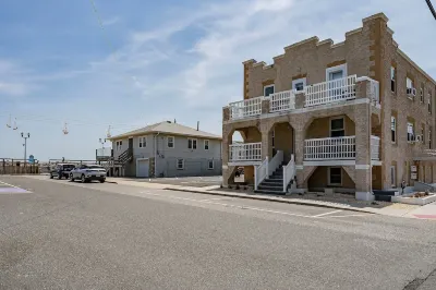 Adorable 1 Bedroom on the Boardwalk - Steps to the Ocean with an Immaculate View